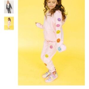 Lola + the Boys Rainbow Cozy Emoji Set
Set includes jacket + joggers size 6.